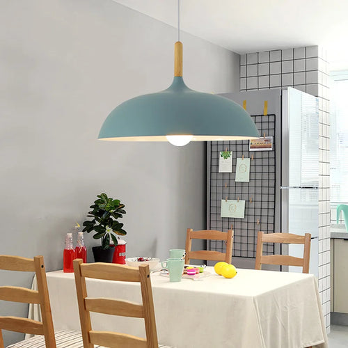 Eiketre taklampe i nordisk design – LED tre plafond lampe | Luvikno