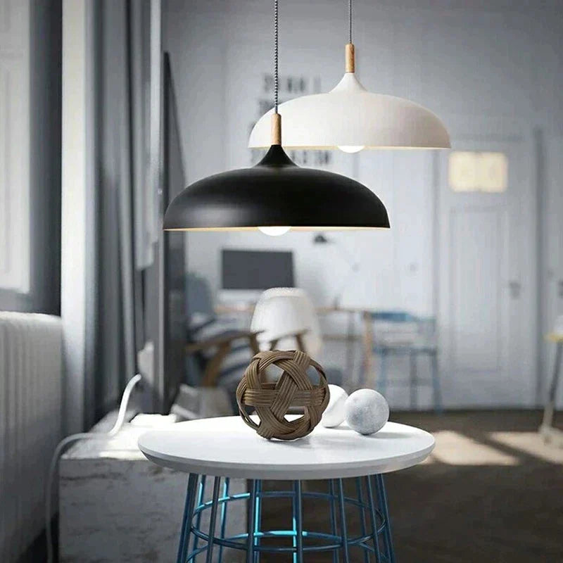 Eiketre taklampe i nordisk design – LED tre plafond lampe | Luvikno