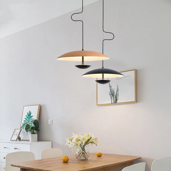 Moderne LED Pendellampe – Skandinavisk Design Laget av Tre og Metall | Luvikno