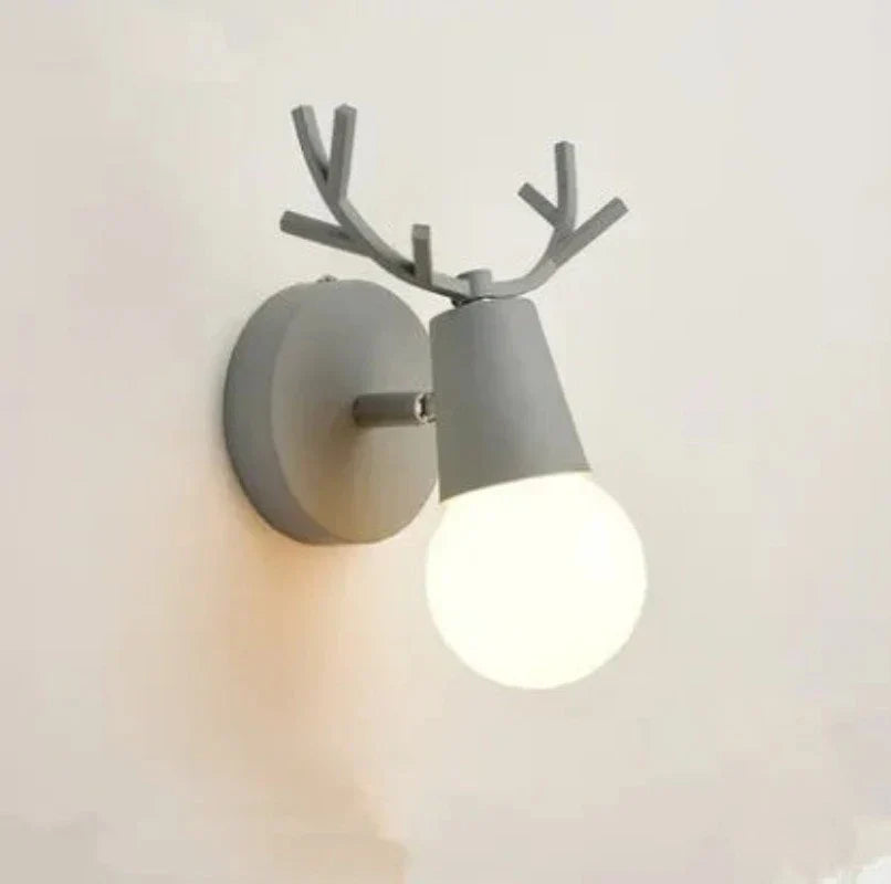 Moderne Gevir Vegglampe – Tre og Metall LED Lys for Barnerom & Stue | Luvikno