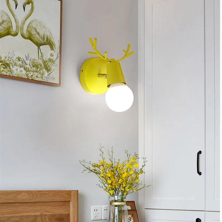 Moderne Gevir Vegglampe – Tre og Metall LED Lys for Barnerom & Stue | Luvikno