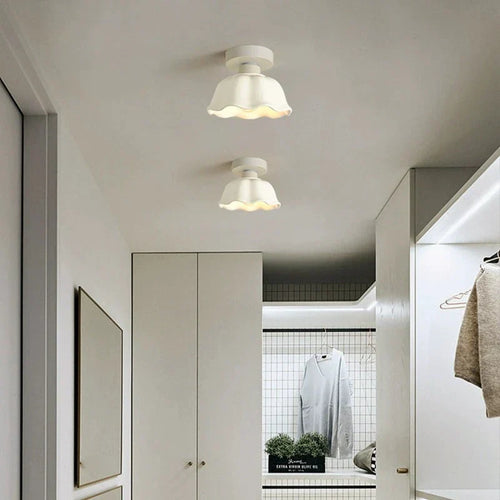 BrightGleam | Stilren Keramikk- og Glass Pendellampe for Moderne Interiører | Luvikno