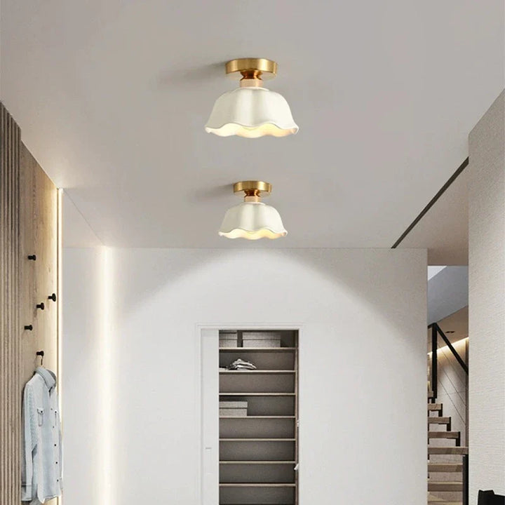 BrightGleam | Stilren Keramikk- og Glass Pendellampe for Moderne Interiører | Luvikno