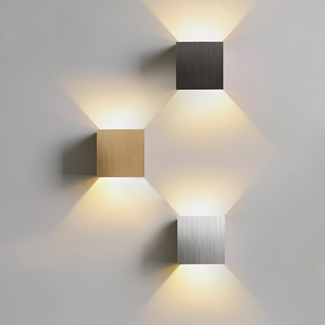 Luvikno | LED Vegglampe NORDIVIA | USB & Kabeldrift | Dobbel Lysfarge | Aluminium & Akryl | 10x10x5 cm