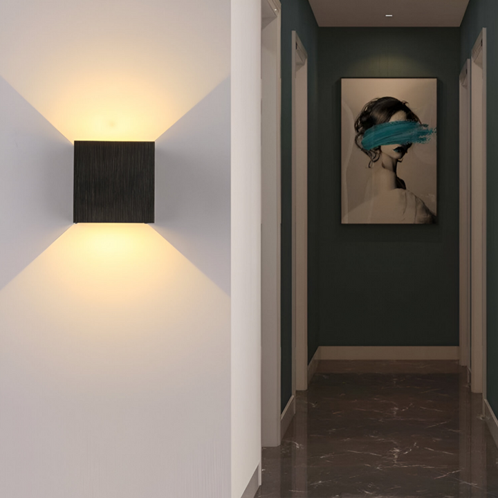 Luvikno | LED Vegglampe NORDIVIA | USB & Kabeldrift | Dobbel Lysfarge | Aluminium & Akryl | 10x10x5 cm