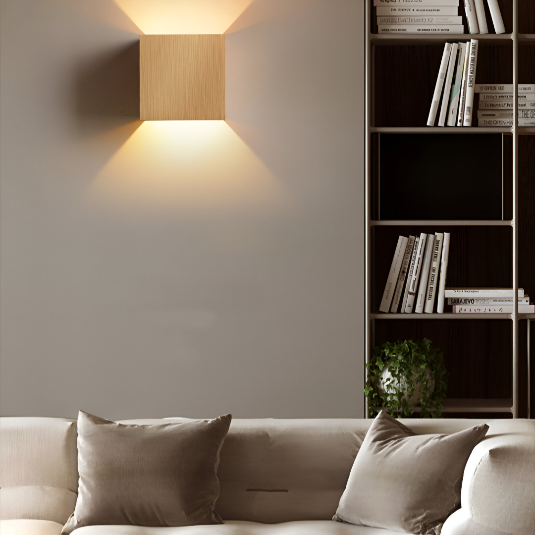 Luvikno | LED Vegglampe NORDIVIA | USB & Kabeldrift | Dobbel Lysfarge | Aluminium & Akryl | 10x10x5 cm