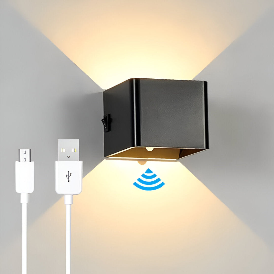 Luvikno | LED Vegglampe NORDIVIA | USB & Kabeldrift | Dobbel Lysfarge | Aluminium & Akryl | 10x10x5 cm