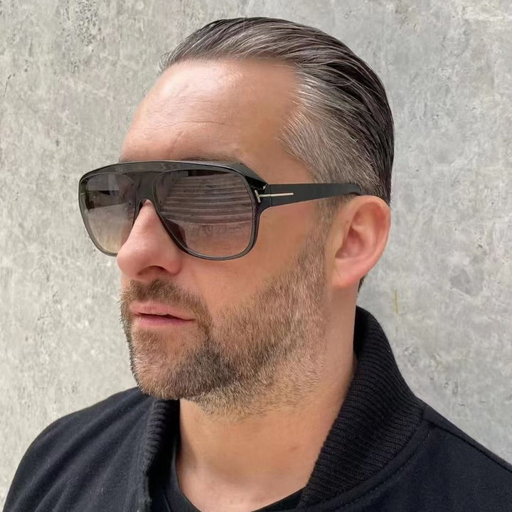 Dame modische solbrille med markant geometri og brune glass Luvikno