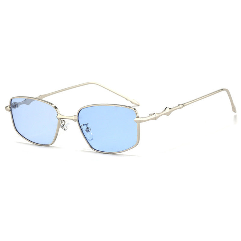 Dame moteriktig kvadratisk solbrille i unikt design Luvikno