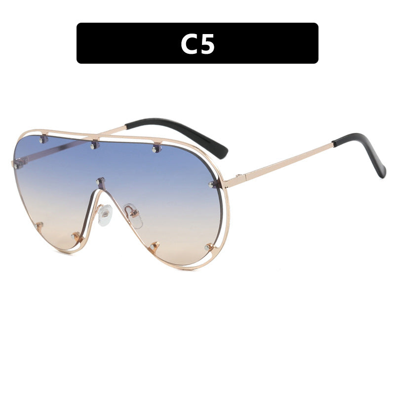 Dame moteriktig oversized solbrille i stilig retro-design Luvikno