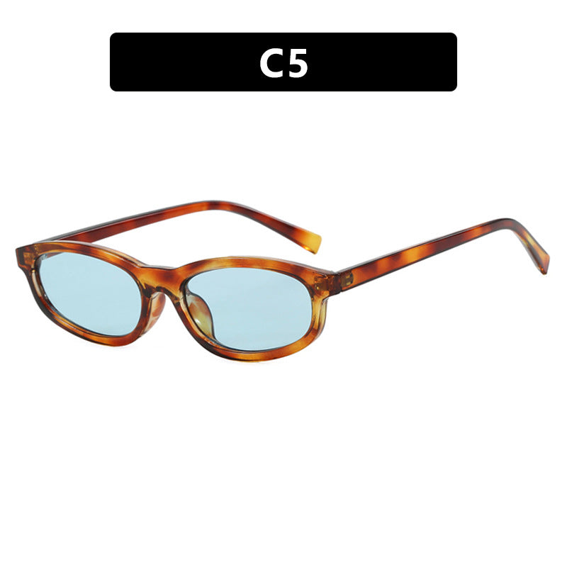 Dame moteriktig solbrille med elegant design Luvikno