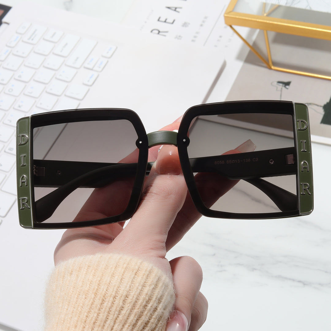 Dame solbrille i moderne kvadratisk design Luvikno