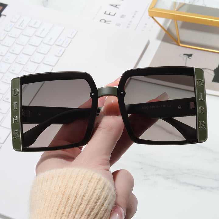 Dame solbrille i moderne kvadratisk design Luvikno
