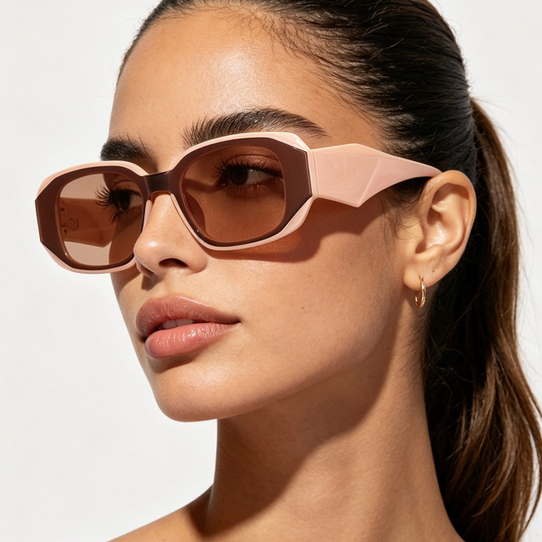 Dames moteriktig solbrille i kantet design med UV-beskyttelse Luvikno