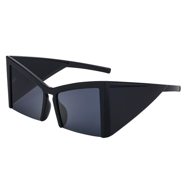 Dame futuristisk solbrille med markant vinkelramme Luvikno