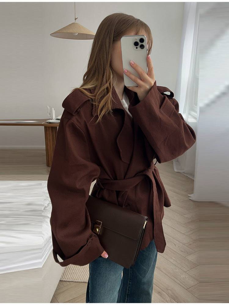 Luvik | Damer Modisk Trenchcoat med innsnitt og belte