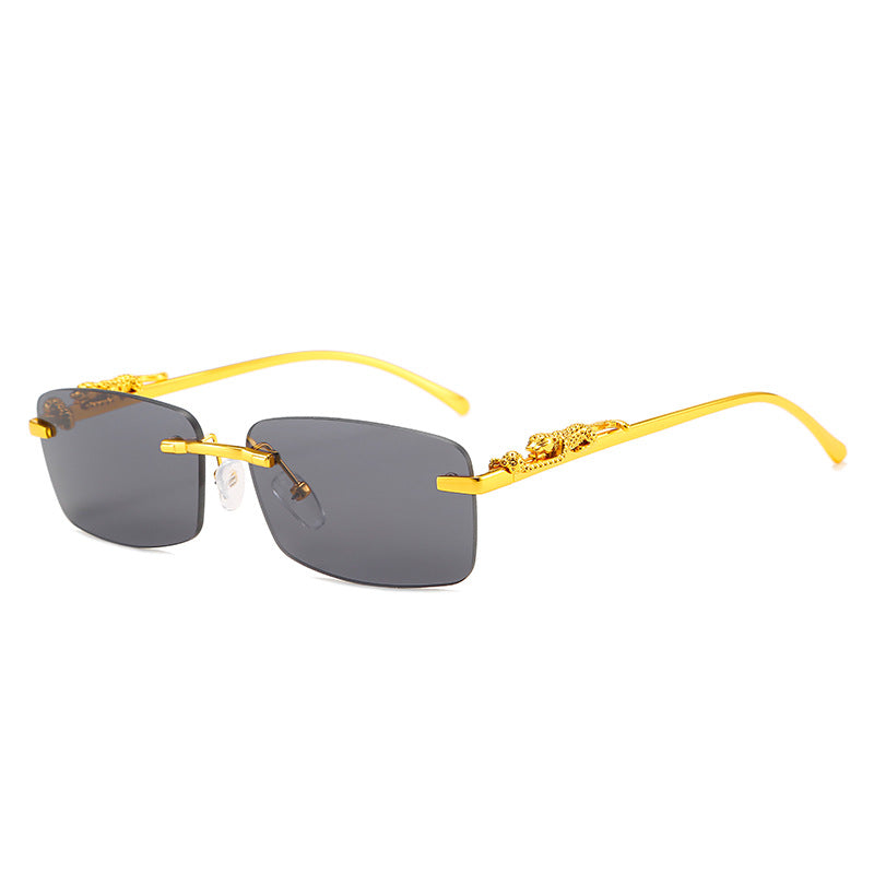 Dame moteriktig solbrille med kunstneriske utsmykninger Luvikno