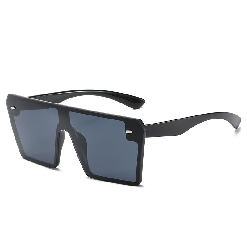 Dame Oversized solbriller i futuristisk design Luvikno