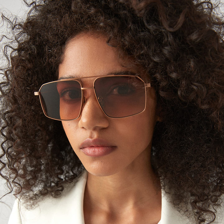 Damer moteriktig solbrille i geometrisk design Luvikno