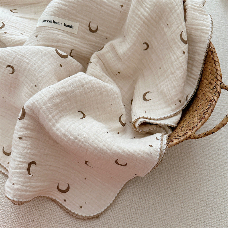 Unisex Musselinteppe med delikat blomsterdesign og elegante volanger Luvikno