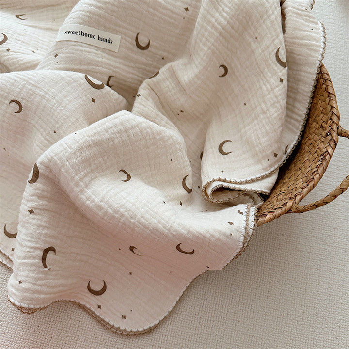 Unisex Musselinteppe med delikat blomsterdesign og elegante volanger Luvikno