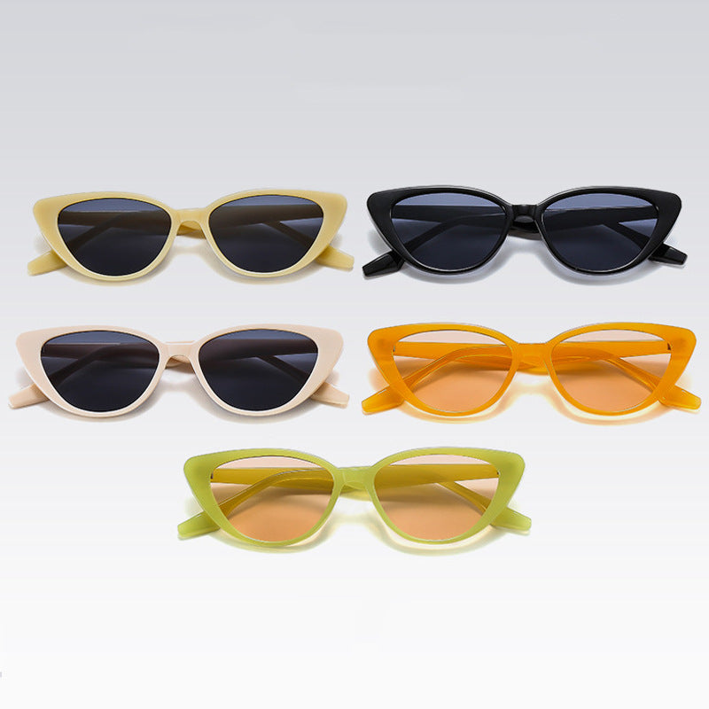 Dame Cat-Eye solbriller med moderne ekstrem ramme Luvikno