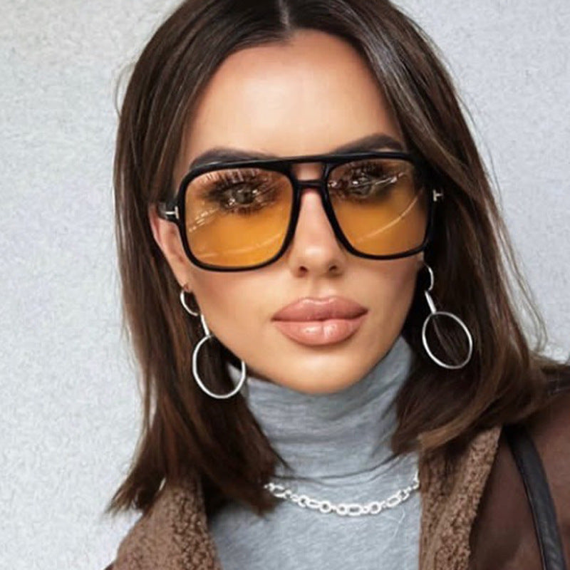 Dame solbrille i markant, kantet design med UV-beskyttelse Luvikno