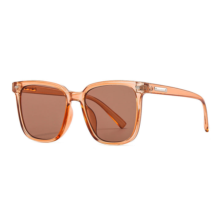 Dame designer solbrille i avslappet stilfull ramme Luvikno