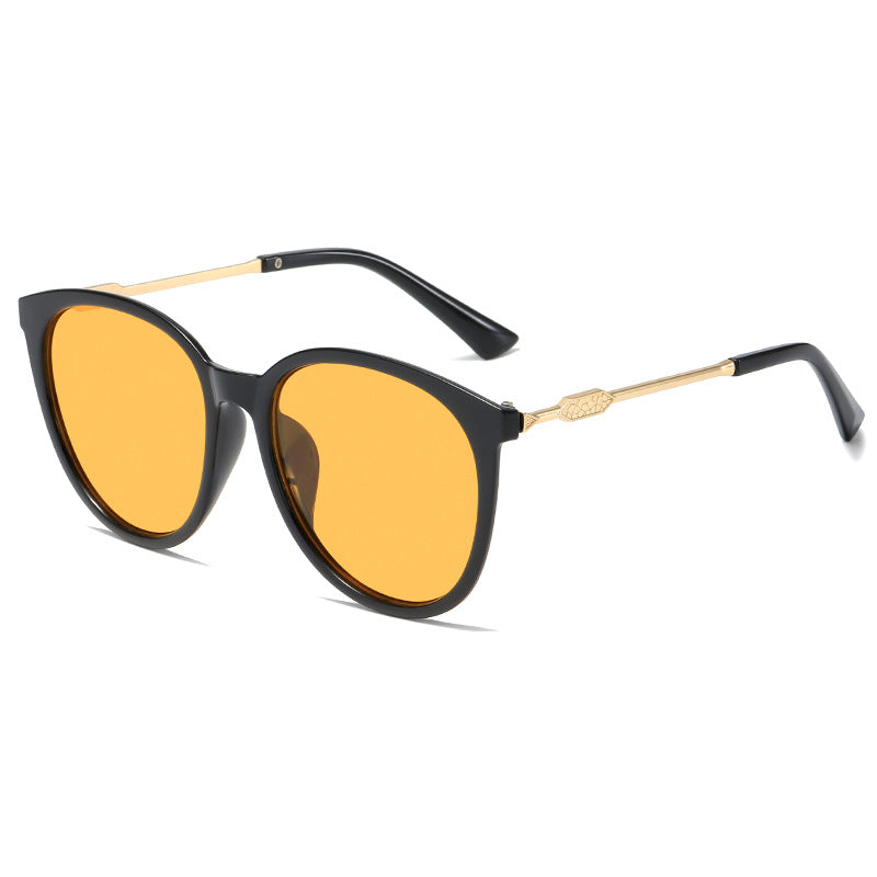 Dame Moderne Cat-Eye Solbriller med speilende glass Luvikno
