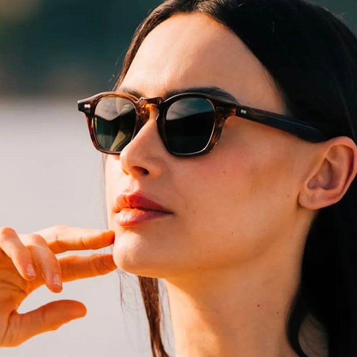 Dame geometrisk solbrille med beskyttende UV-filter og moderne design Luvikno