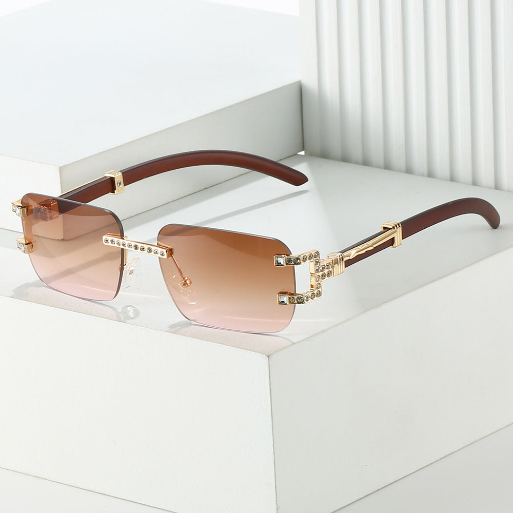 Dame designer solbrille med unik smykkedetalj Luvikno