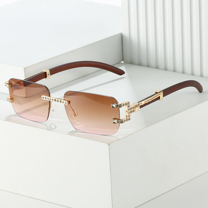 Dame designer solbrille med unik smykkedetalj Luvikno