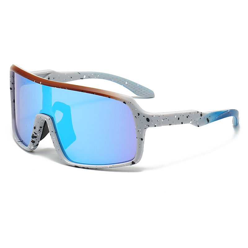 Dame fashion solbrille i futuristisk design med store glass Luvikno