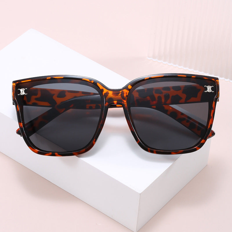Dame moteriktig oversized solbrille med rhombiske glass Luvikno