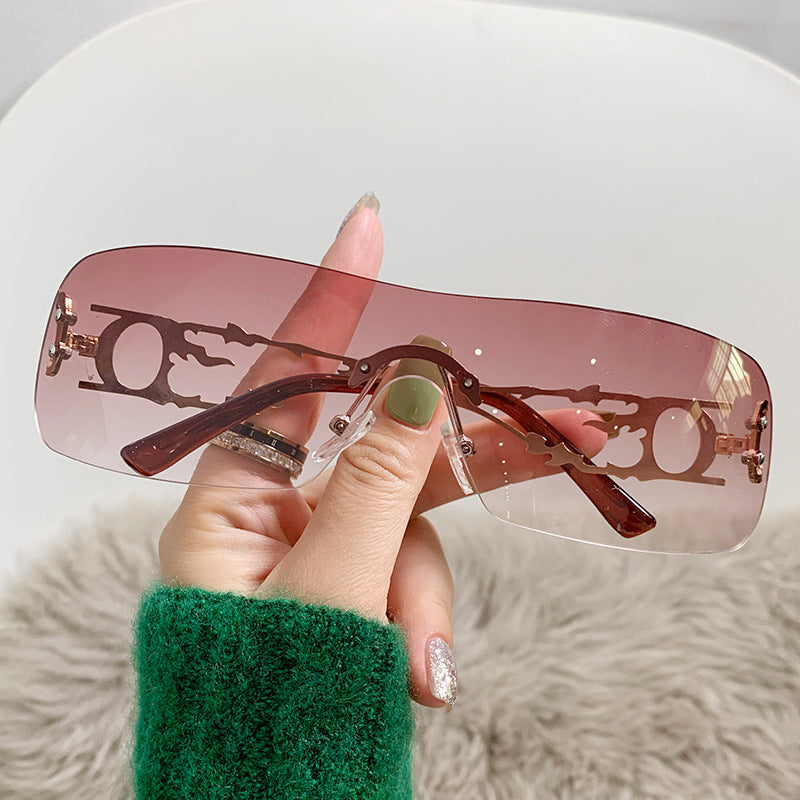 Dame moteriktig solbrille med innovativt design Luvikno
