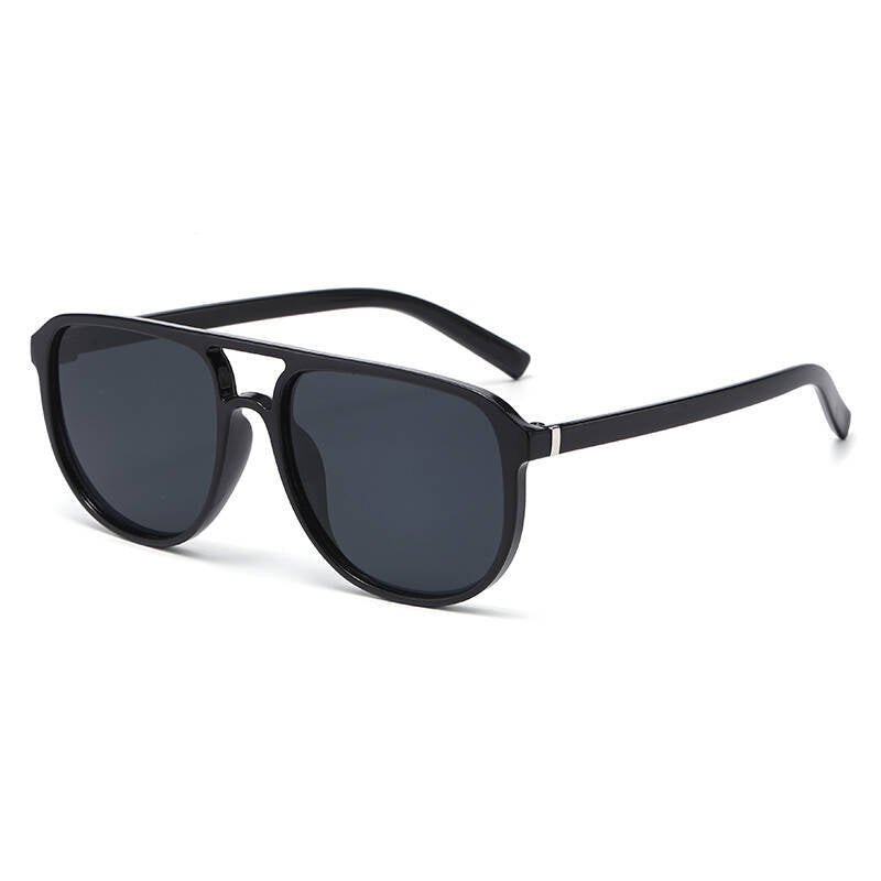 Dame moteriktig solbrille i elegant kvadratdesign Luvikno