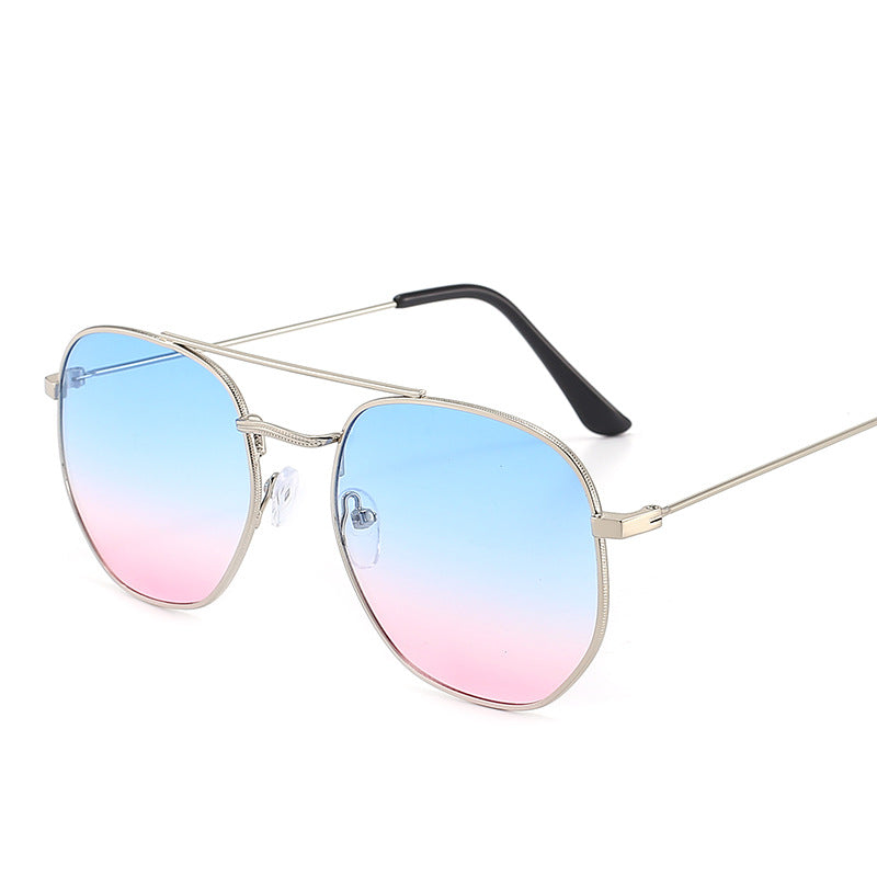 Dame solbrille med oval ramme og beskyttende gradientlinse Luvikno