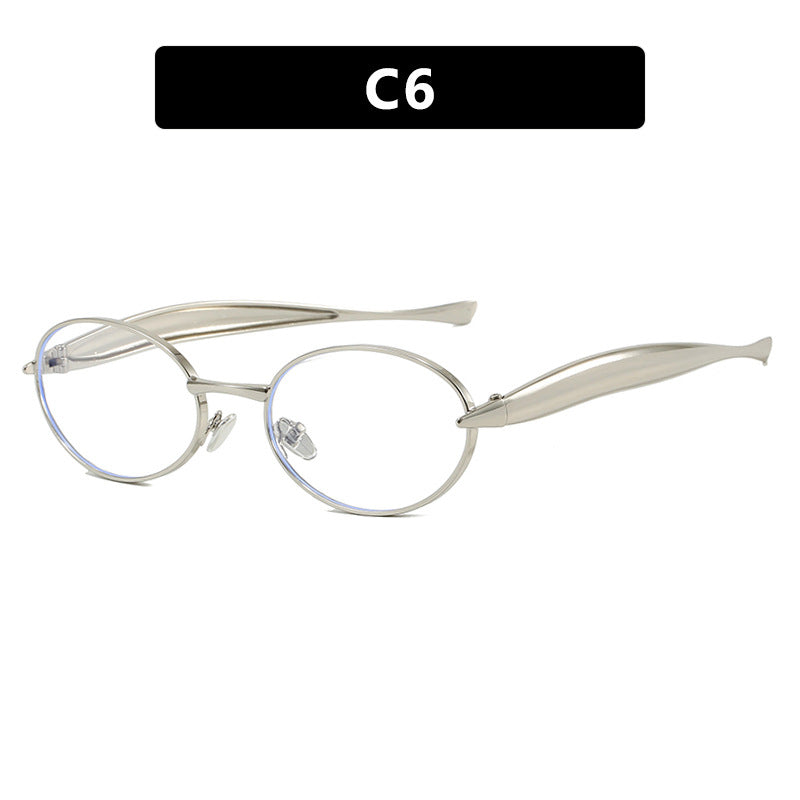 Dame moteriktig solbrille med oval ramme og glitrende detaljer Luvikno