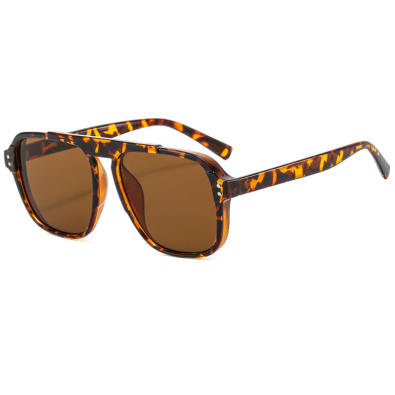 Dame geometrisk solbrille med polarisert gult glass Luvikno