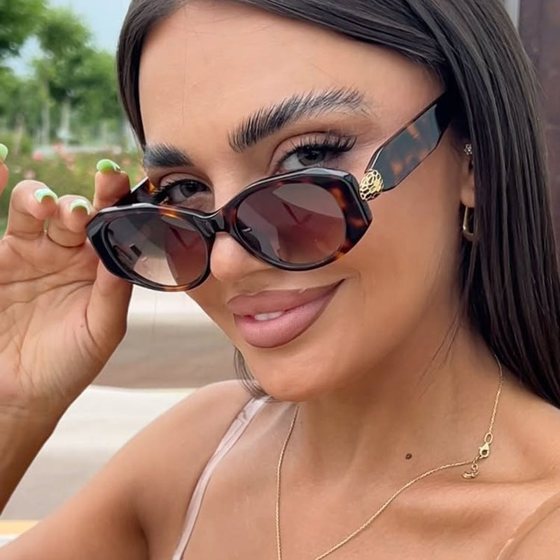 Dame elegant solbrille med stilige konturer Luvikno