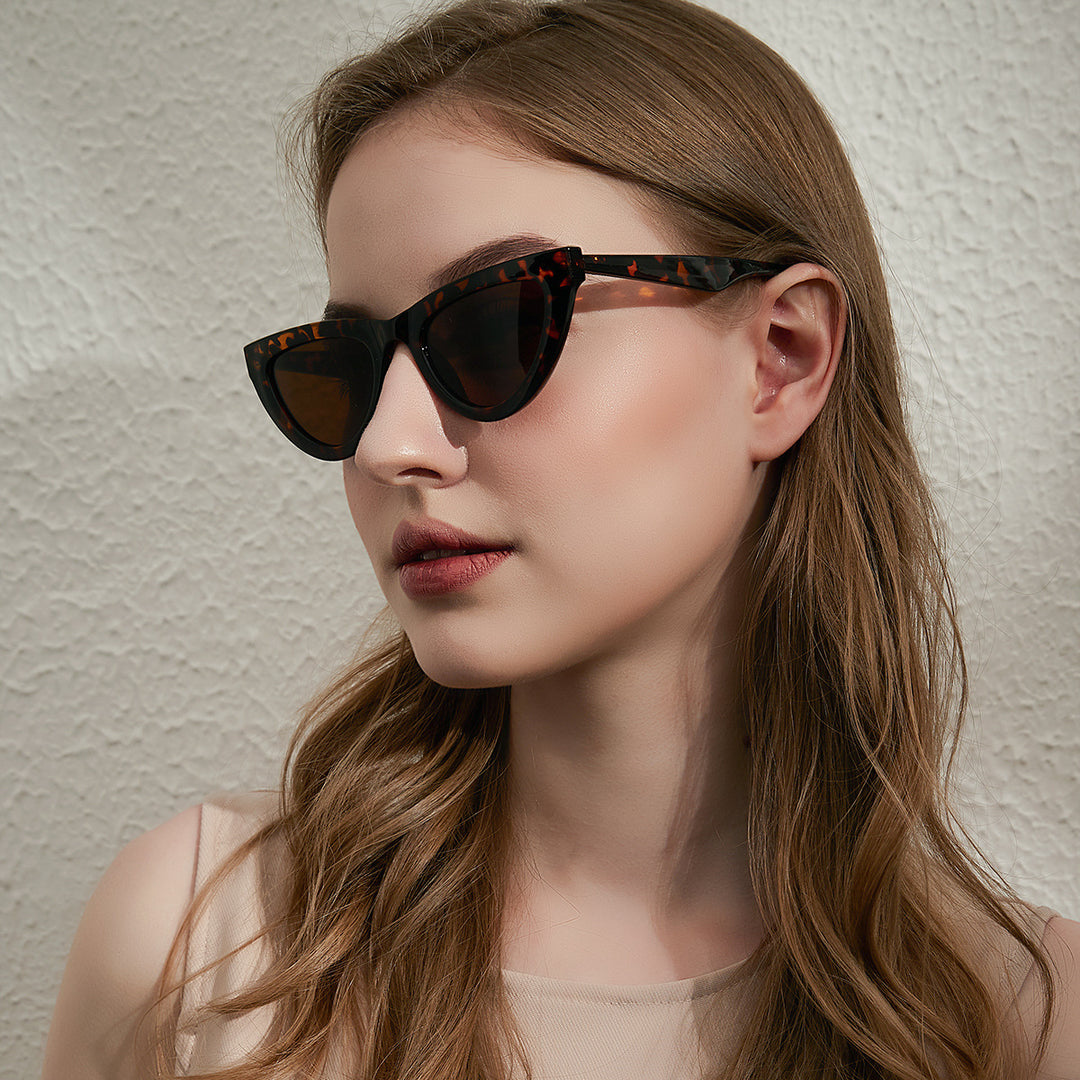 Dame Cat-Eye solbriller med moderne og lett ramme Luvikno