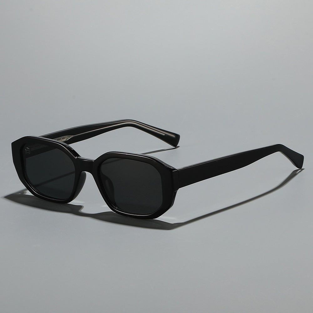 Dame moteriktig solbrille med unik åttekantet ramme Luvikno