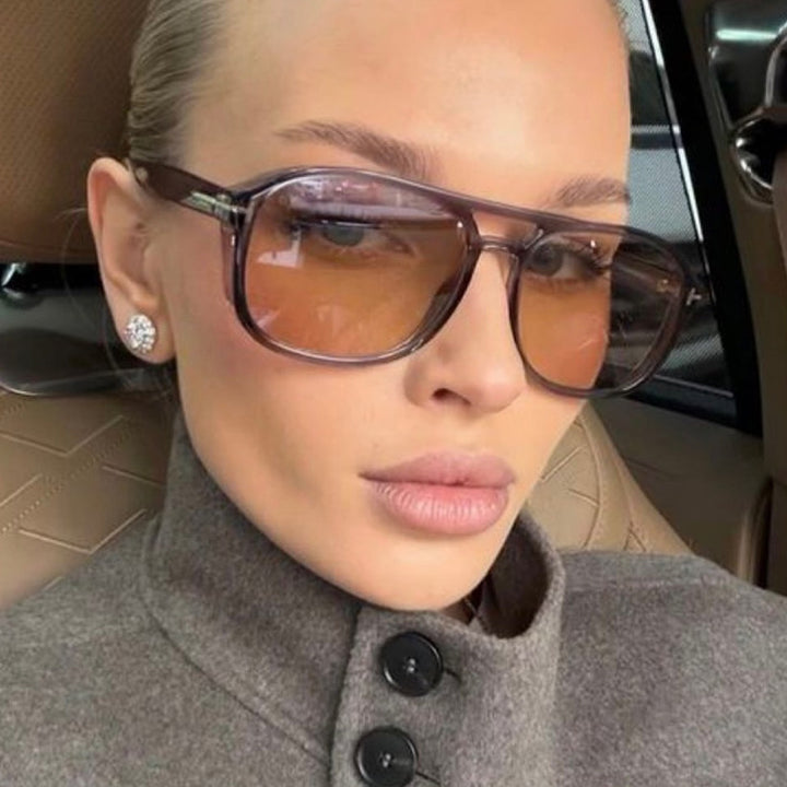Dame kvadratisk solbrille med luksuriøs plastramme og speilglass Luvikno