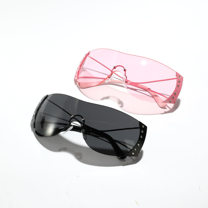 Dame futuristisk solbrille med stilfull ramme og høygradig UV-beskyttelse Luvikno