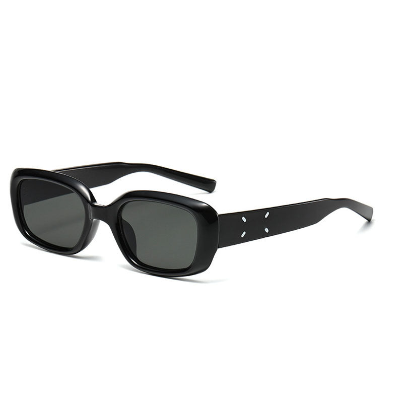 Dame retro-inspirert solbrille med buet ramme Luvikno