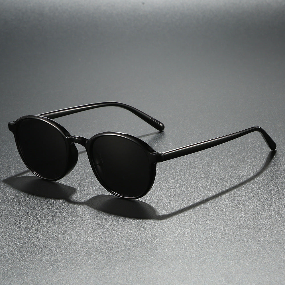 Dame moteriktig solbrille i klassisk ovaldesign Luvikno