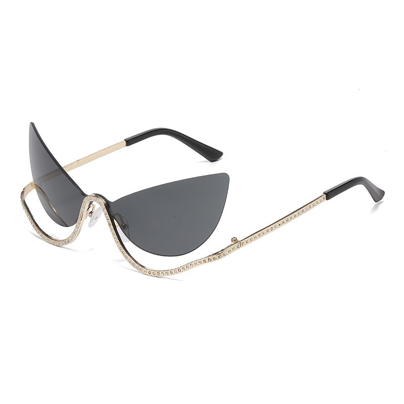 Damer ekstravagant formet Cat-Eye solbrille med glitrende applikasjoner Luvikno