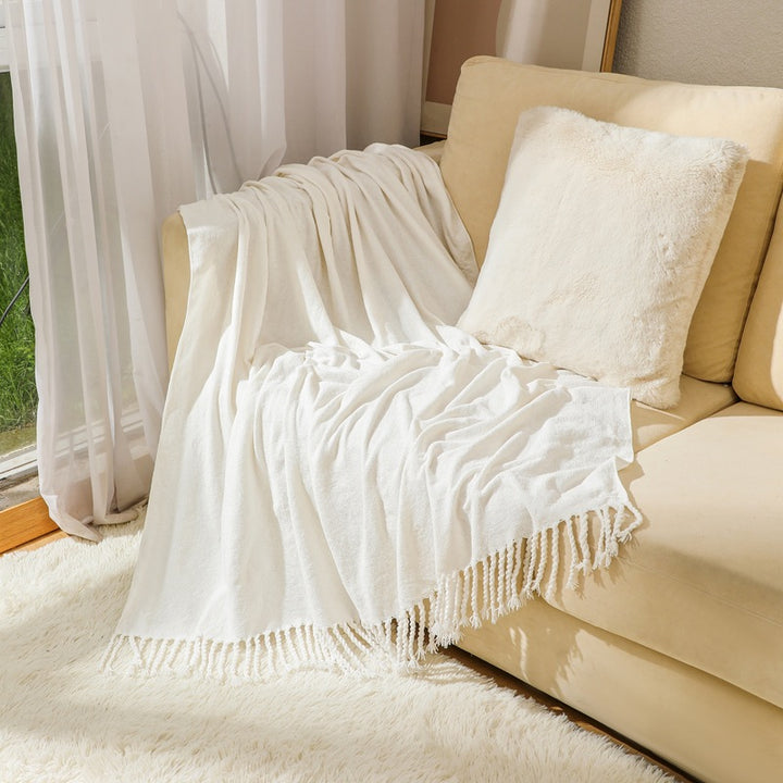 Kvinnelig elegant og stilfull sofa teppe med frynser Luvikno
