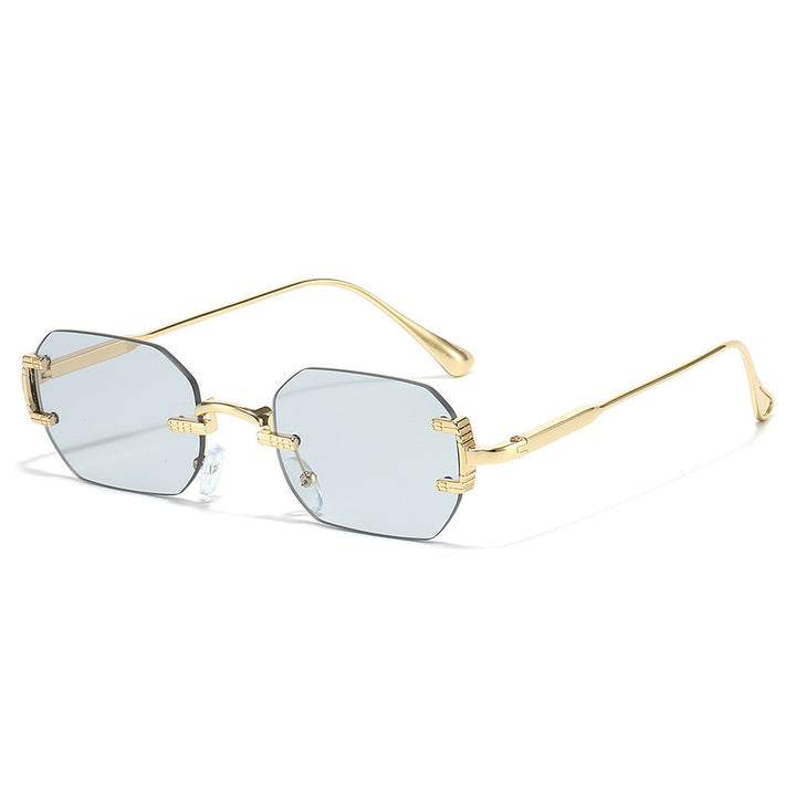 Dame moteriktig solbrille i elegant geografisk stil Luvikno