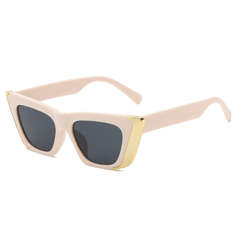 Dame moteriktig solbrille med firkantet ramme og luksuriøst fôr Luvikno